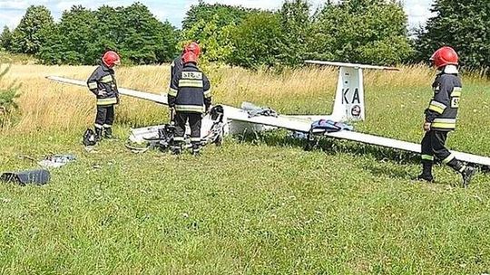 Cezaryn: Szybowiec rozbił się o ziemię. Pilot przeszedł operację, nadal jest w śpiączce