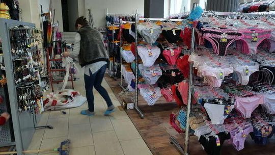 "Chamele nr 5", majtki, zegarki i buty. Chińskie Centrum Handlowe zamiast Hebanu [zdjęcia]