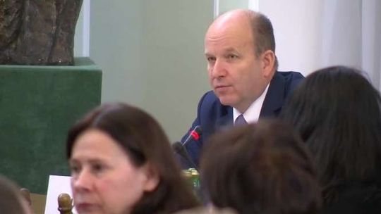 Chaos w służbie zdrowia? Minister zaprzecza, opozycja krytykuje