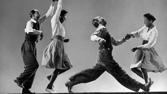 Charleston i Lindy Hop. Warsztaty i potańcówka w Lublinie