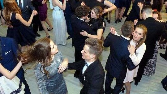 Charytatywny Bal Młodych KSM AL: Zaczęło się od poloneza