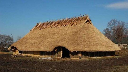 Chata Gotów jeszcze niegotowa. Odbudują i postawią dwie nowe