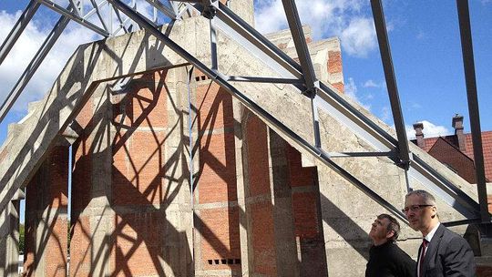 Chcą koncertu na budowie kościoła. Nadzór budowlany odpowiada