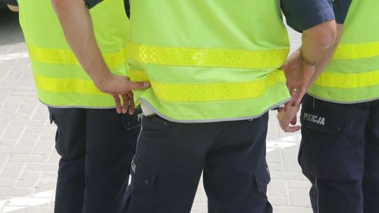 Chcą zwolnić policjantów z Białej Podlaskiej. Chodzi o sprawę samochodu rozbitego na latarni