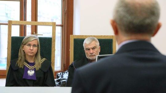Chce 50 tys. zł za mobbing. W sądzie zeznawał prezydent, wojewoda, kurator oświaty