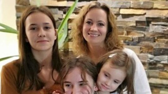 "Chcę wychować swoje córki". Pomóżmy pani Justynie pokonać raka