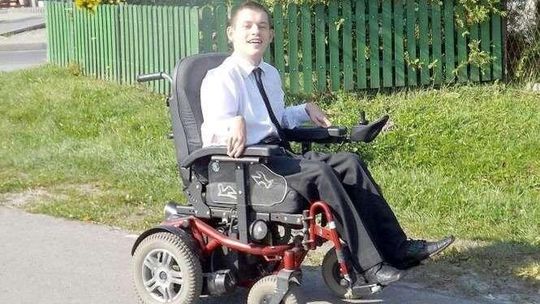 Chce wyjechać na wymarzone studia. Ale nie może znaleźć asystenta