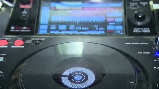 „Chcemy normalnie zacząć pracować, a nie z kimś wojować”. Właściciele otworzą wieczorem klub mimo obostrzeń