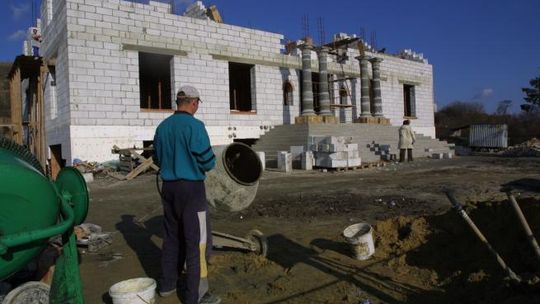 Chcesz budować dom? Zobacz jakie kredyty oferują banki