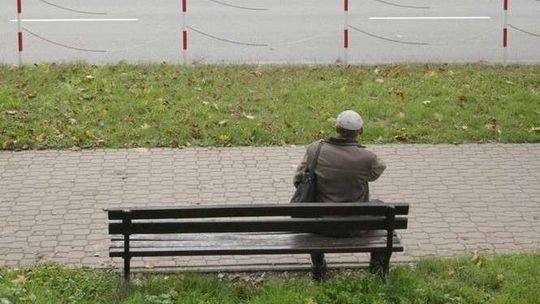 Chcesz usiąść, to noś stołeczek. Gdzie podziały się osiedlowe ławki?