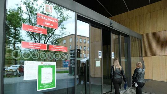 Chcesz załatwić urzędową sprawę w piątek? Lepiej wybierz inny termin