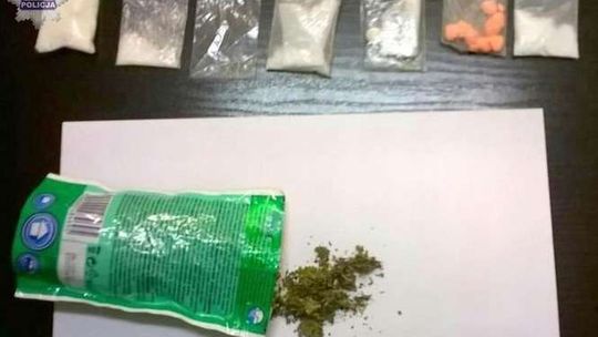 Chciał po cichu pozbyć się woreczka z marihuaną