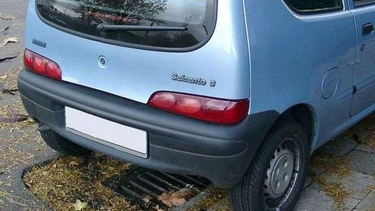 Chciał podwieźć sąsiadkę, najechał na żonę