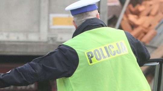 Chciał pojeździć, skończył na drzewie