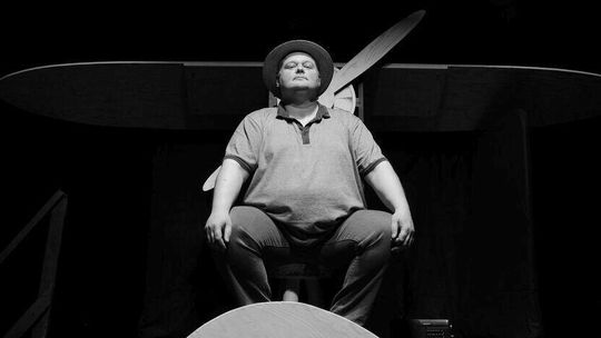 Chciał pokonać nieśmiałość i postawił na teatr. Ostatni wywiad Przemysława Gąsiorowicza