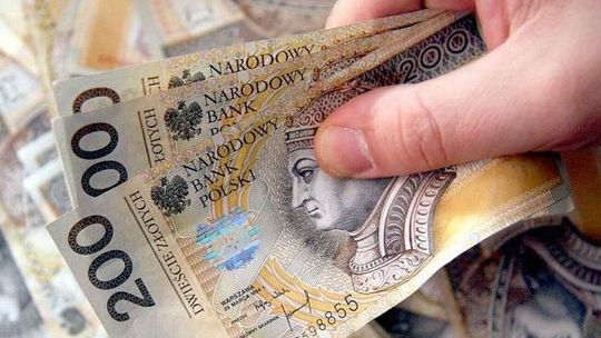 Chciał pomóc. Oddał 24 tys. zł, dostał chusteczki higieniczne