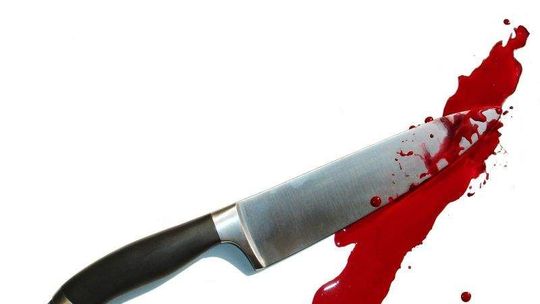 Chciał się pozbyć przyjaciela byłej żony. Zadał mu kilka ciosów nożem