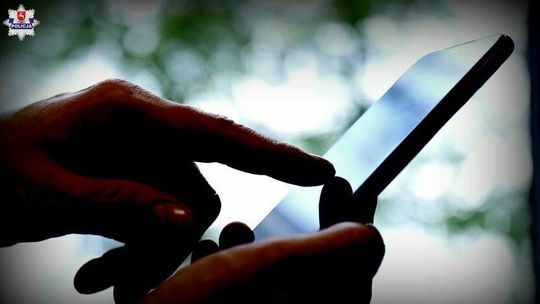 Chciał sprzedać kołpaki do samochodu. Padł ofiarą oszustwa i stracił majątek