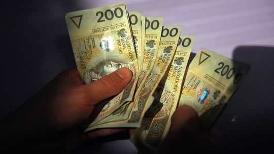 Chciał szybko zostać milionerem "jak sklepowa". 45-latek oszukany na kryptowalutach