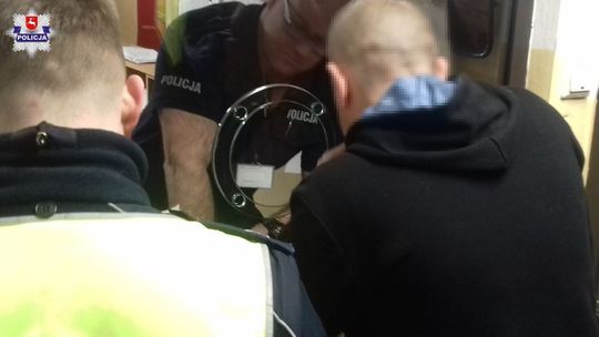 "Chciał tylko zatankować" samochód. Pijany kierowca zatrzymany na stacji paliw