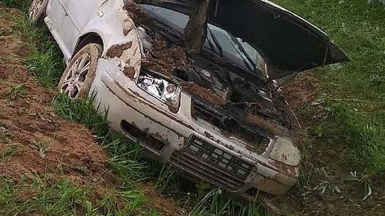 Chciał uniknąć zderzenia z sarną. Razem z pasażerem trafił do szpitala