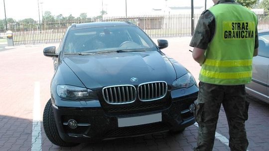 Chciał wyjechać z Polski skradzionym BMW X6