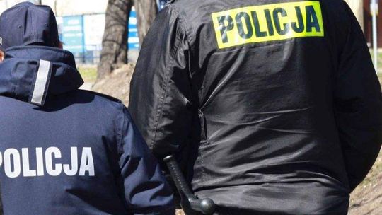 Chciał wyrwać torebkę niewidomej. Przegonili go przechodnie