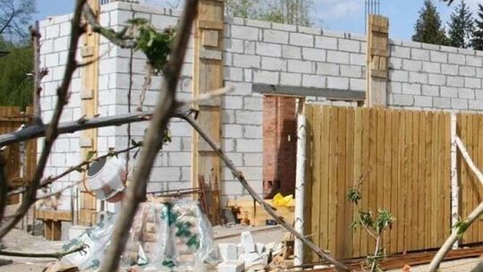 Chciał zbudować dom. Lasu na działce nie ma, ale zapłacić trzeba