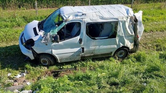 Chciała ominąć sarnę. Skończyło się dachowaniem