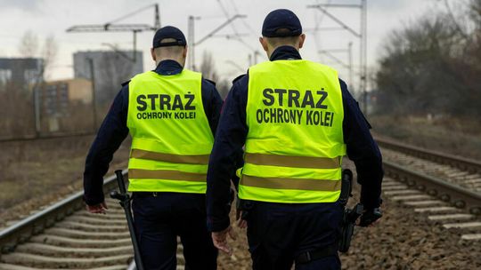 Chciała rzucić się pod pociąg. Pomoc przyszła w ostatniej chwili