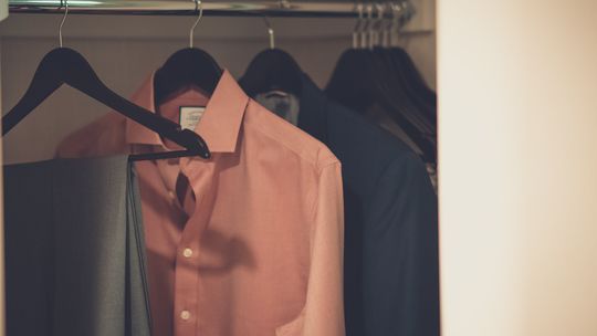 Chciała sprzedać sukienkę. Straciła 6 tys. złotych