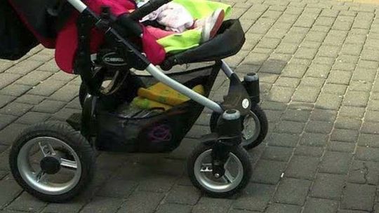 Chciała sprzedać wózek, dostała sms-a i źle się to skończyło