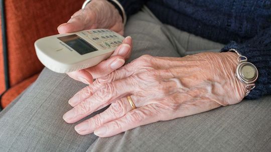 Chciała tylko pomóc córce. W jednym momencie straciła 30 tys. zł