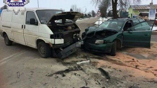 Chciała uniknąć zderzenia, zjechała na przeciwny pas. Małe dziecko w szpitalu