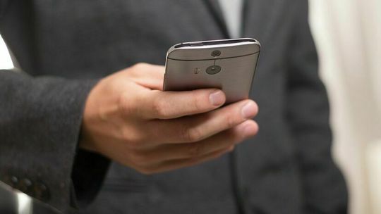 Chciała zainwestować na giełdzie, a zamiast tego straciła 85 tys. zł