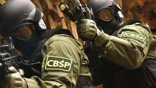 Chcieli uprowadzić mężczyznę dla okupu, próbowali porwać jego żonę. Dwie osoby zatrzymane