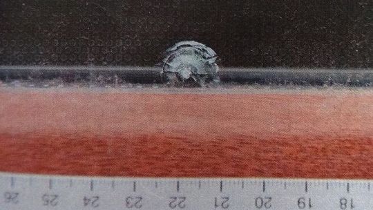 Chcieli z bratem "postrzelać do siebie". Jeden z nich zaczął trafiać w okna