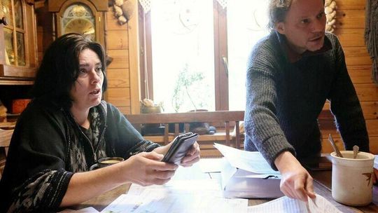 Chcieli zaoszczędzić, więc założyli panele. Teraz dostają „faktury grozy”