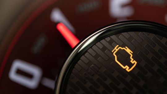 Check Engine – Co robić? Tajniki kontrolki