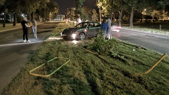 Chełm: 21-latka wypadła z ulicy i zniszczyła pas zieleni w centrum miasta