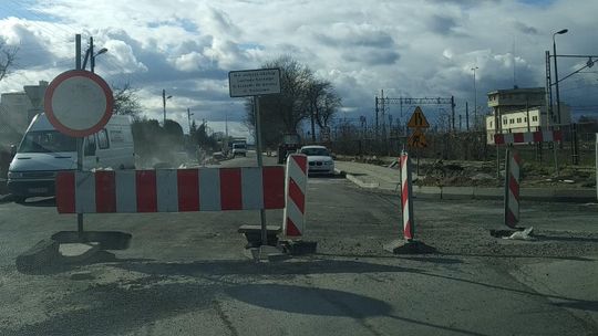 Chełm: Drogowcy kończą remont ul. Kolejowej. Autobusy dalej korzystają z objazdów.