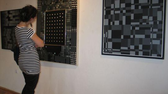 Chełm: Jubileusz Galerii 72 w bielach, czerniach i szarościach