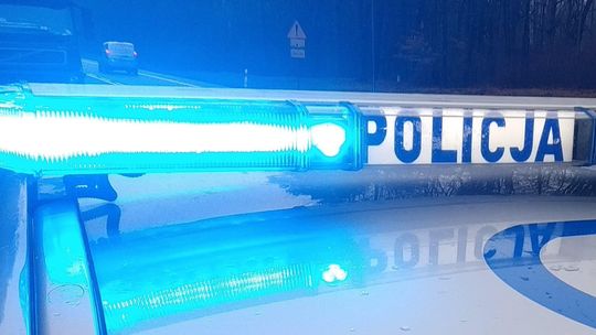 Chełm: Kierowca bez prawa jazdy wjechał w znak. Pijacki rajd wyhamowali policjanci