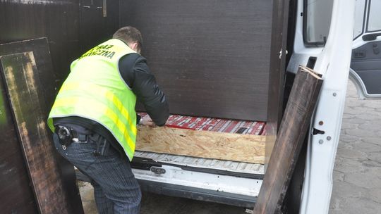 Chełm: Kierowca fiata ducato wpadł z ukrytymi w skrytkach papierosami
