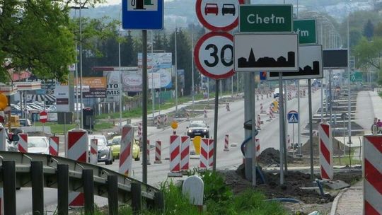 Chełm: Kierowcy w dzień odpoczną od korków. Rondo Dmowskiego wyasfaltują nocą