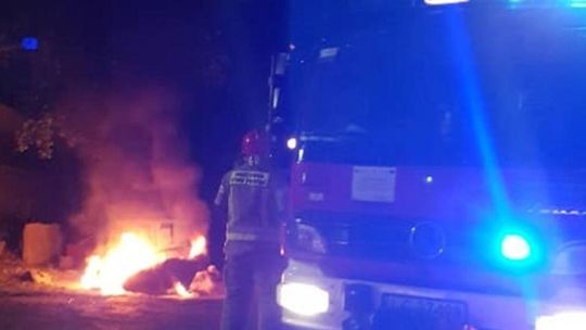 Chełm. Ktoś w nocy podpalał śmietniki w centrum miasta. Straty na kilka tysięcy złotych
