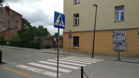 Chełm: Latarnia na środku przejścia dla pieszych? Miasto tłumaczy, że ma oznaczenia dla niewidomych