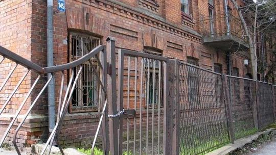 Chełm: Miasto pozbyło się dawnej szkoły. Co zrobi nowy właściciel?
