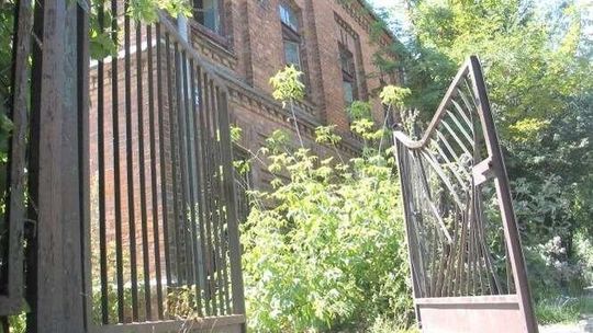 Chełm: Miasto pozbywa się budynków. Do kupienia m.in. dawna hala produkcyjna