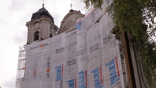 Chełm: Oczyszczają kościół z glonów i grzybów 